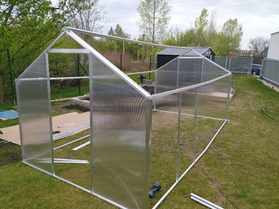 Üvegház összeszerelés