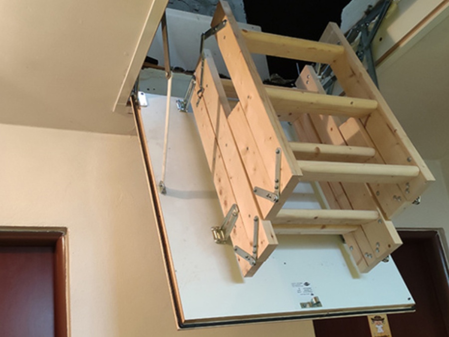 Padláslépcsők beépítése