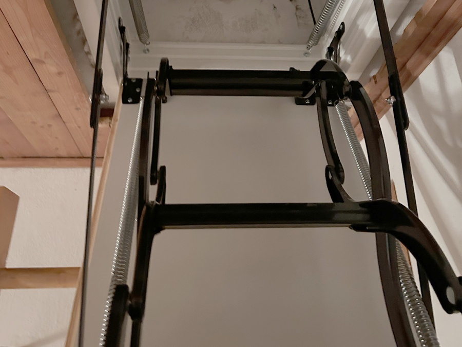 Montáže podkrovných schodov