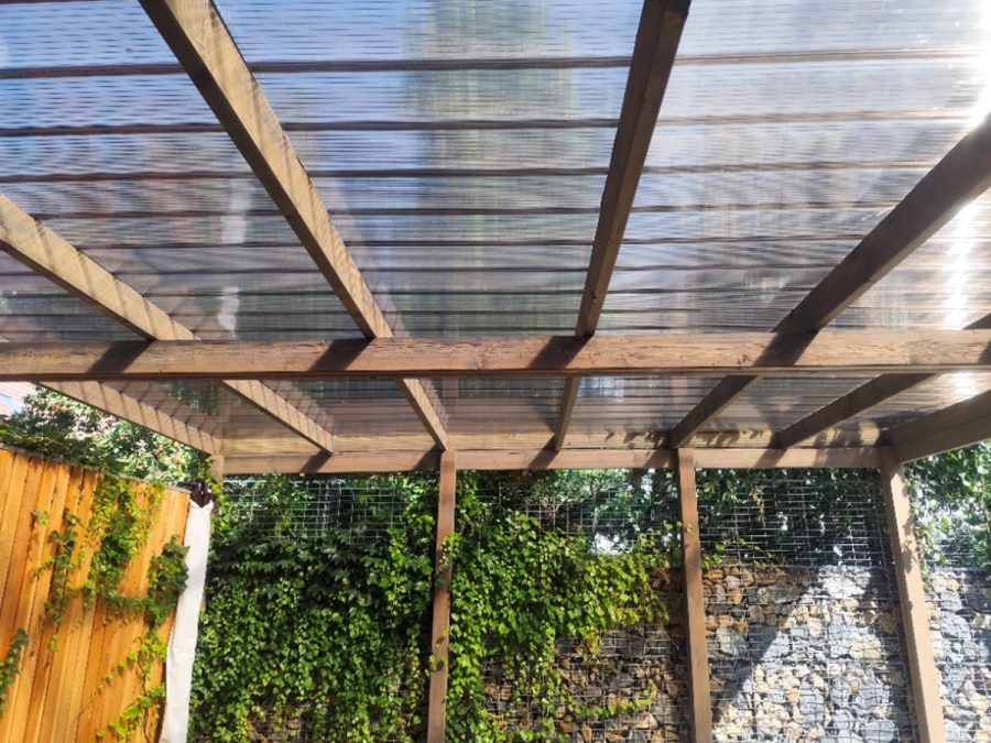 Montáže pergol, zimných záhrad a striešok