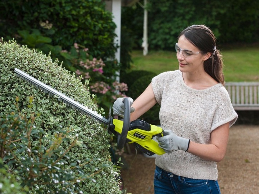 Plotostřih Ryobi OHT1845