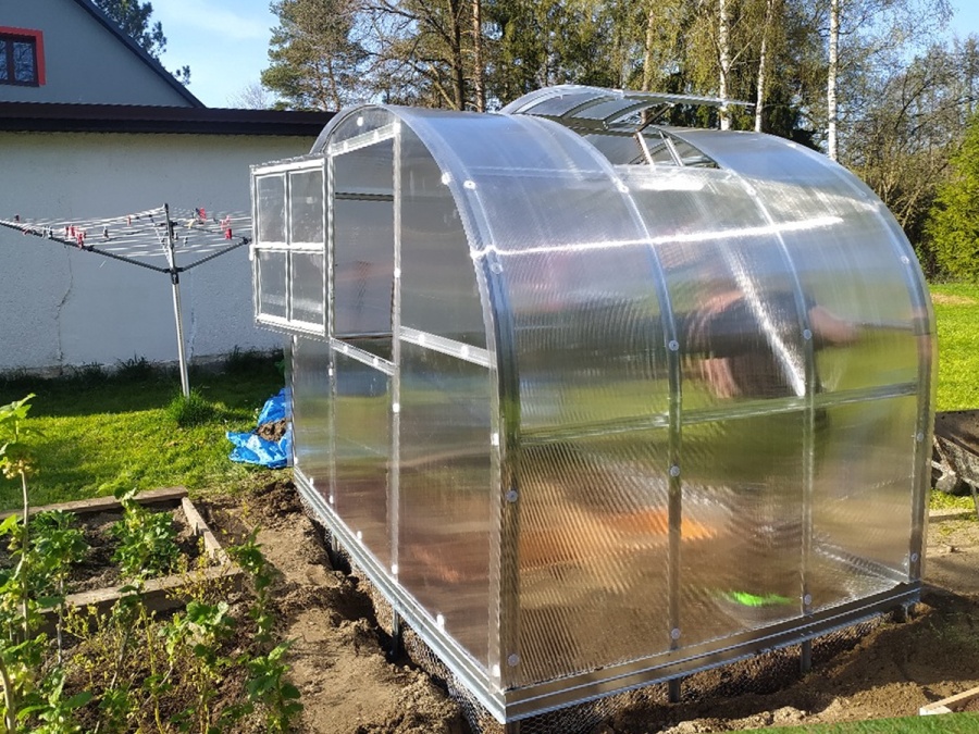 Üvegház összeszerelés