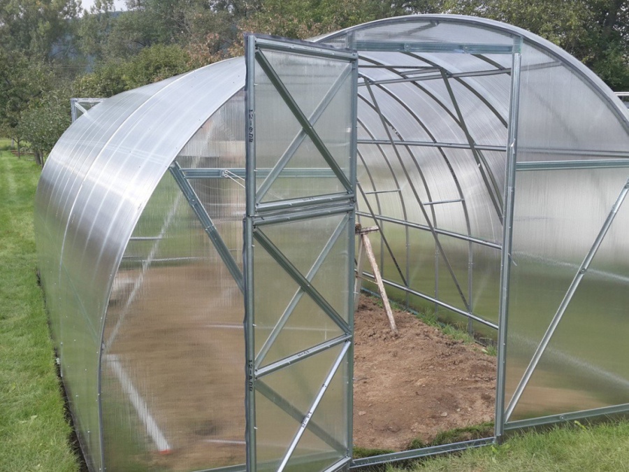 Proč (ne)koupit skleník skleníků Volya 2DUM