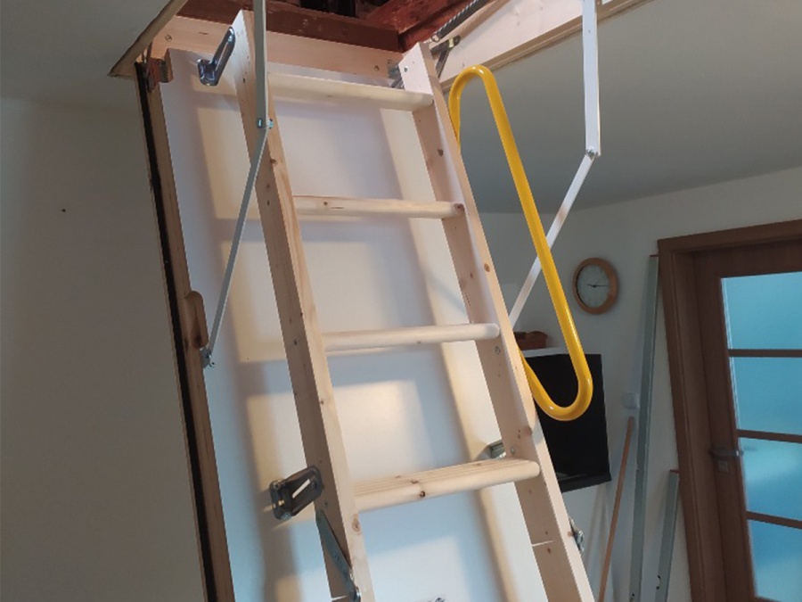 Padláslépcsők beépítése