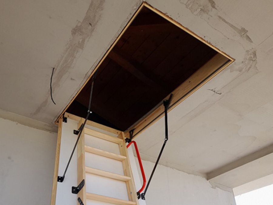 Montáže podkrovných schodov