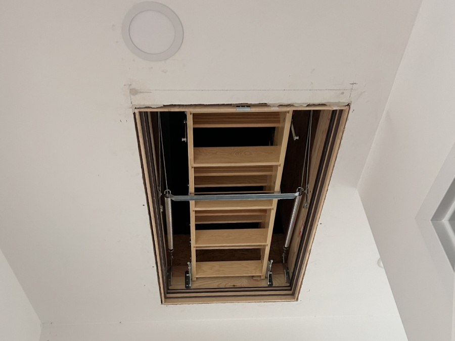 Montáže podkrovných schodov