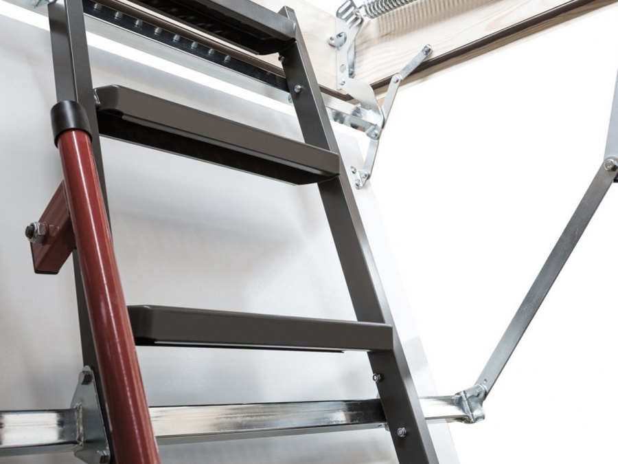 Půdní skládací schody Fakro LMP