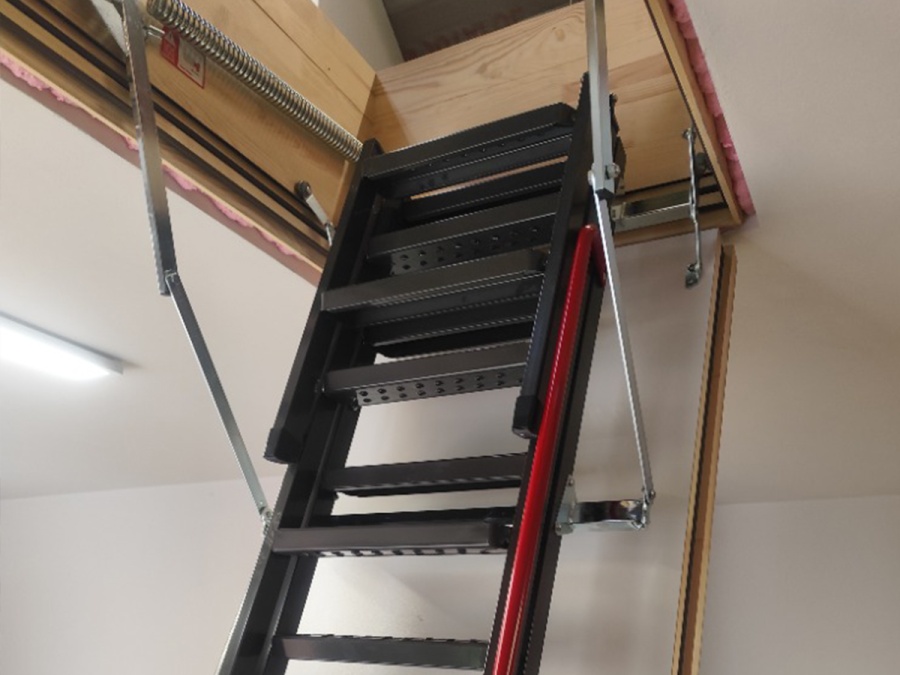 Padláslépcsők beépítése