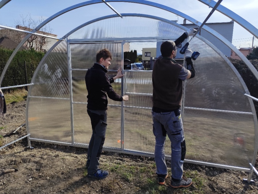 Üvegház összeszerelés