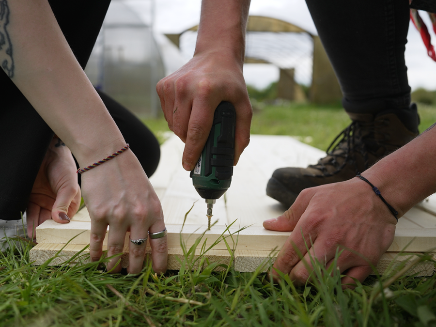 Krok za krokem: zapuštěná ulička