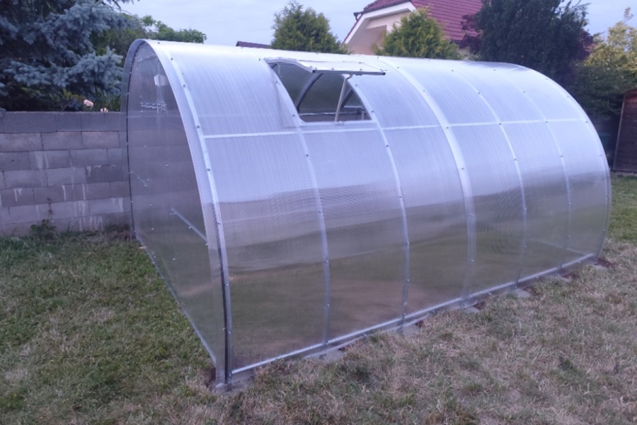 Üvegház összeszerelés